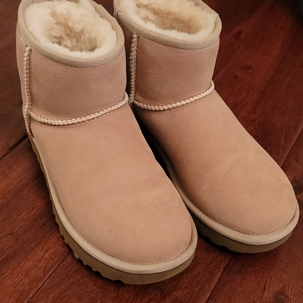 Ugg mini II boot sand